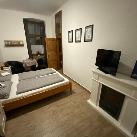 Anna Apartman ปาปา ภายนอก รูปภาพ