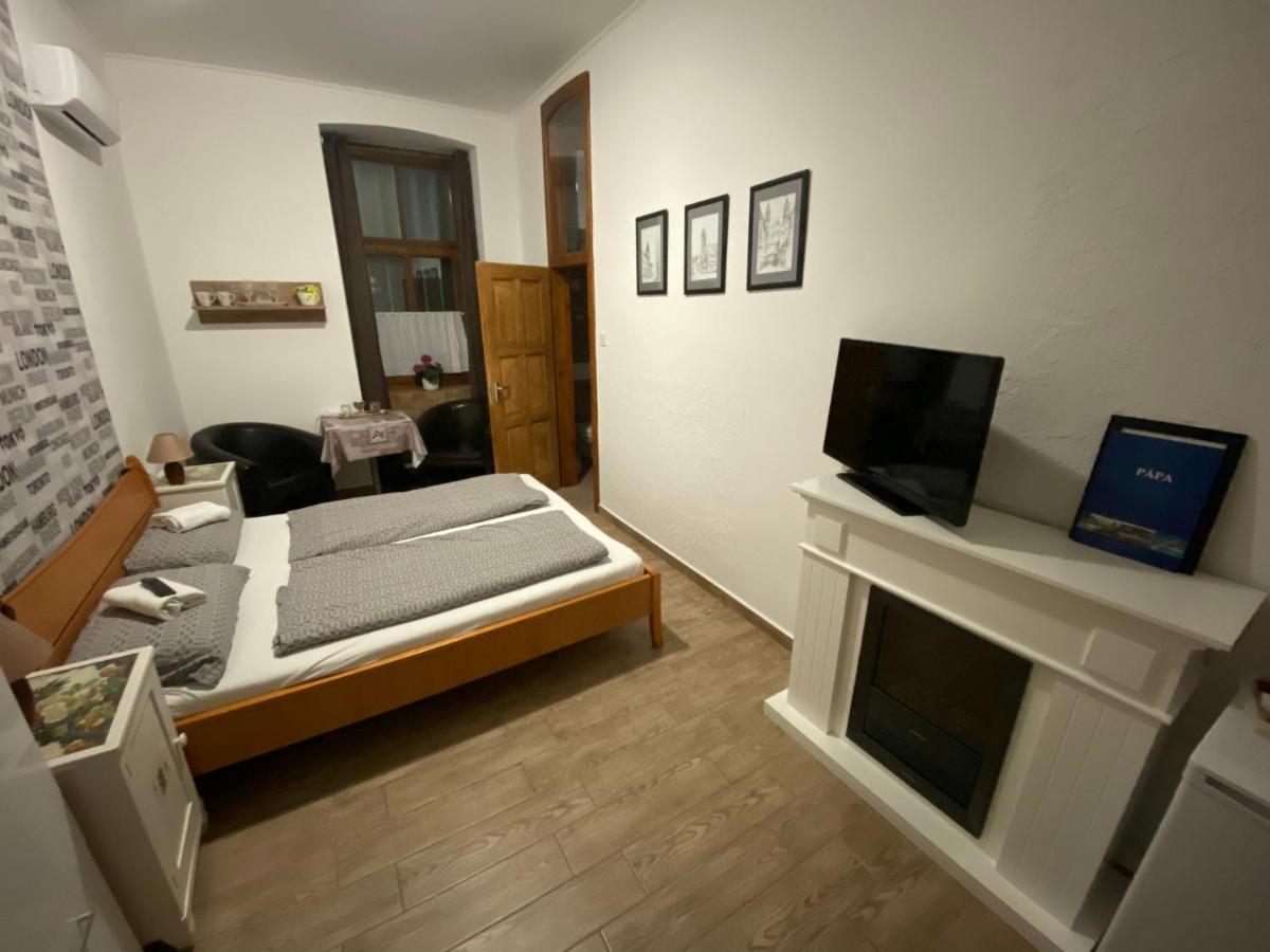 Anna Apartman ปาปา ภายนอก รูปภาพ