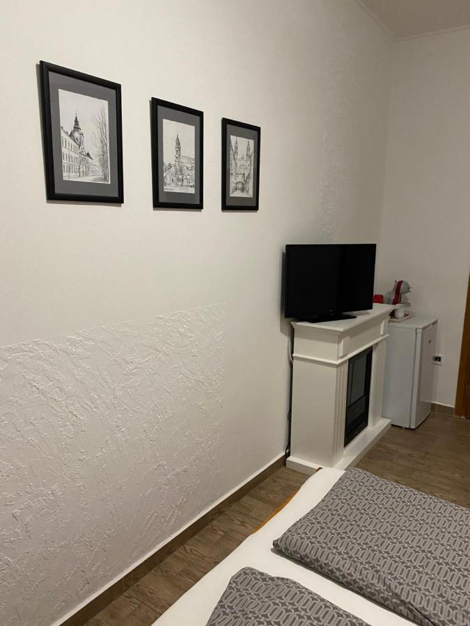 Anna Apartman ปาปา ภายนอก รูปภาพ